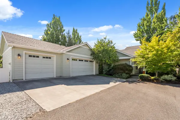 803 Buck Point Street, Central Point, OR 97502