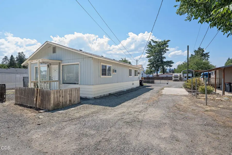 2921 Table Rock Road, Medford, OR 97501 - #2