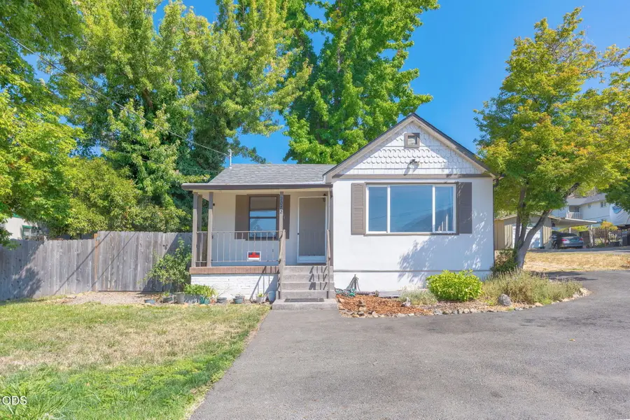 2072 NE Fairview Avenue, Grants Pass, OR 97526 - #3