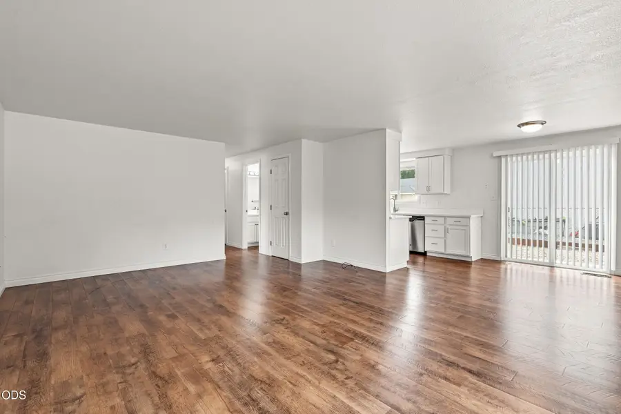 1827 Lillian Street, Medford, OR 97501 - #3