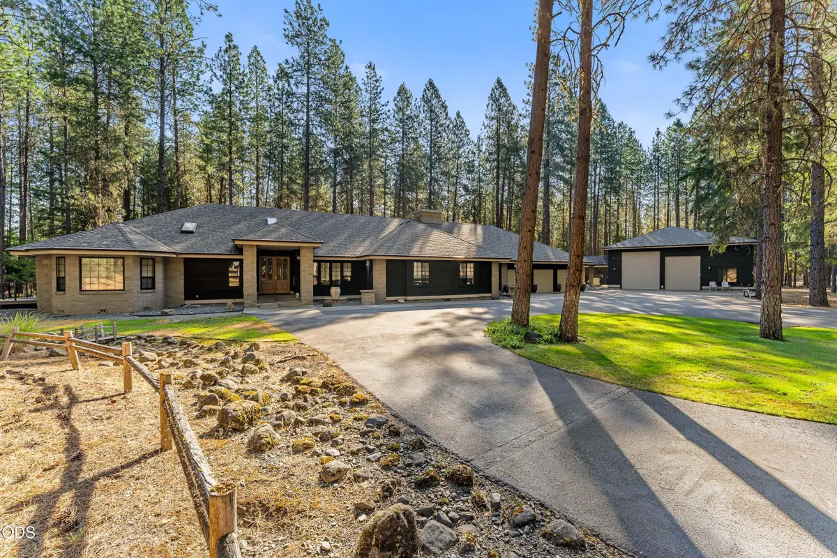 200 Brookstone Hills Drive, Grants Pass, OR 97526 - #1