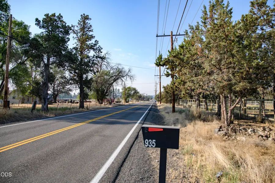 935 NW 35th, Redmond, OR 97756 - #3