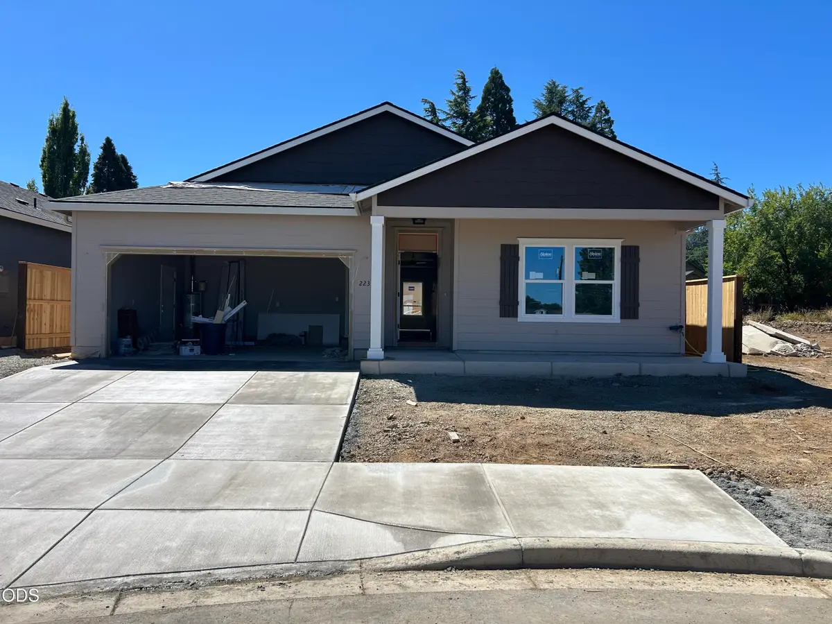 2235 Piazza Drive, Medford, OR 97501 - #1