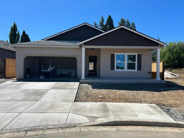 2235 Piazza Drive, Medford, OR 97501