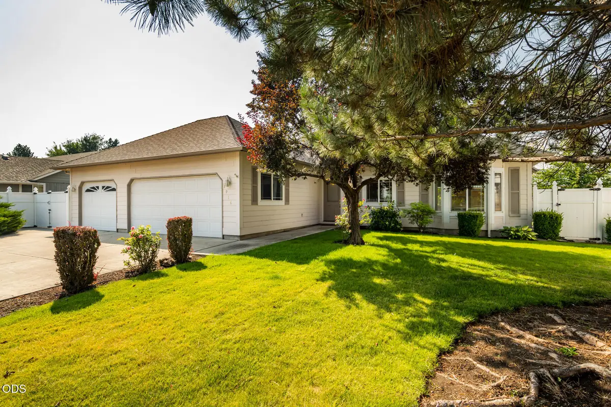 3916 SW Sam Snead Court, Redmond, OR 97756 - #1