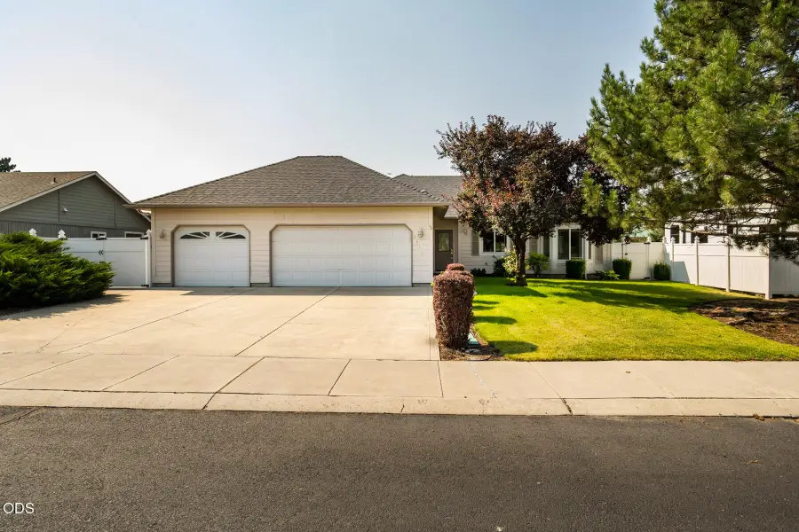 3916 SW Sam Snead Court, Redmond, OR 97756 - #3