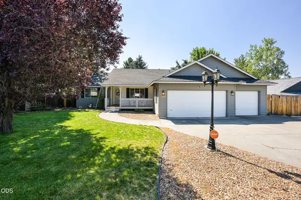 1622 NW Spruce Avenue, Redmond, OR 97756
