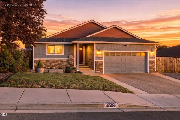 928 Stonewater Drive, Eagle Point, OR 97524