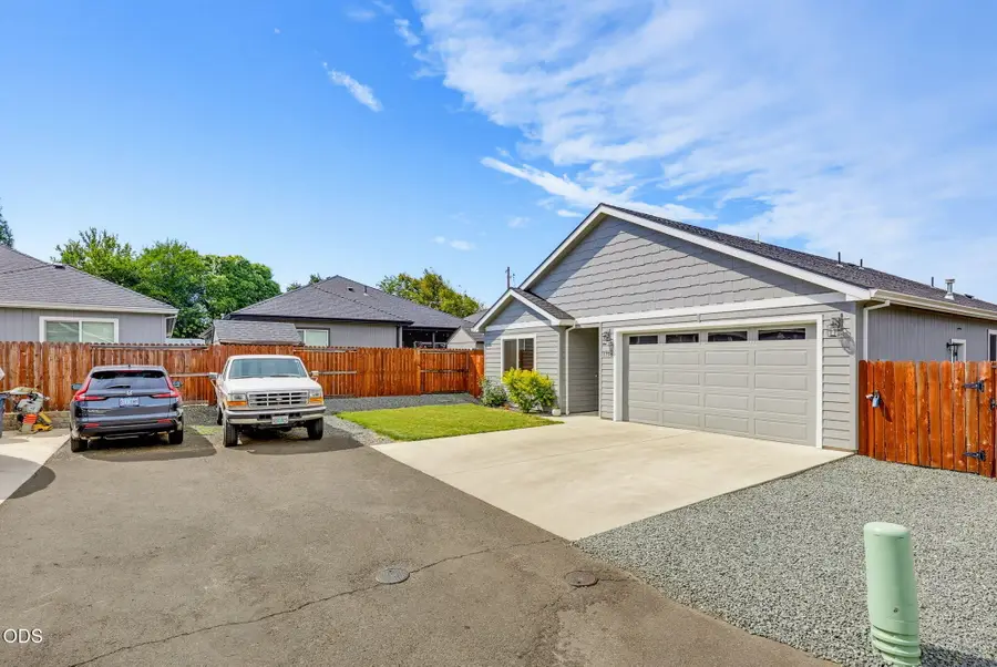 1776 Powhatan Avenue, Medford, OR 97501 - #2