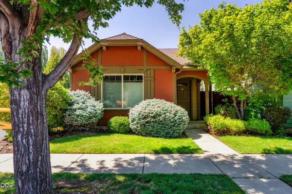 417 NW 27th Street, Redmond, OR 97756