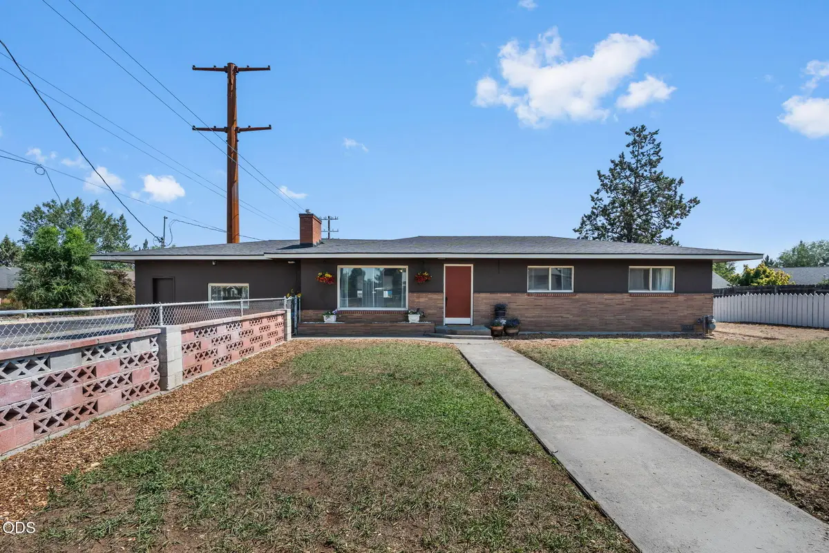 1516 SW 23rd Street, Redmond, OR 97756 - #1