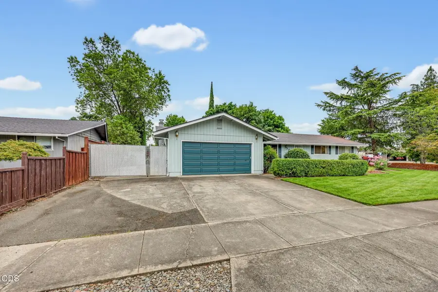 1964 Camellia Avenue, Medford, OR 97504 - #2