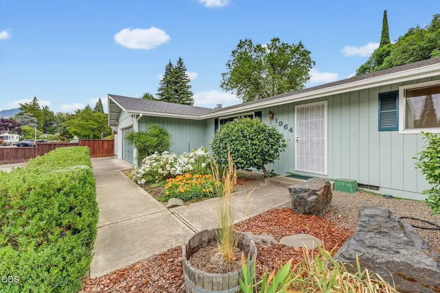 1964 Camellia Avenue, Medford, OR 97504 - #3