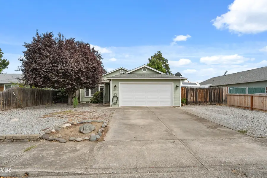 1134 Coachman Drive, Central Point, OR 97502 - #2