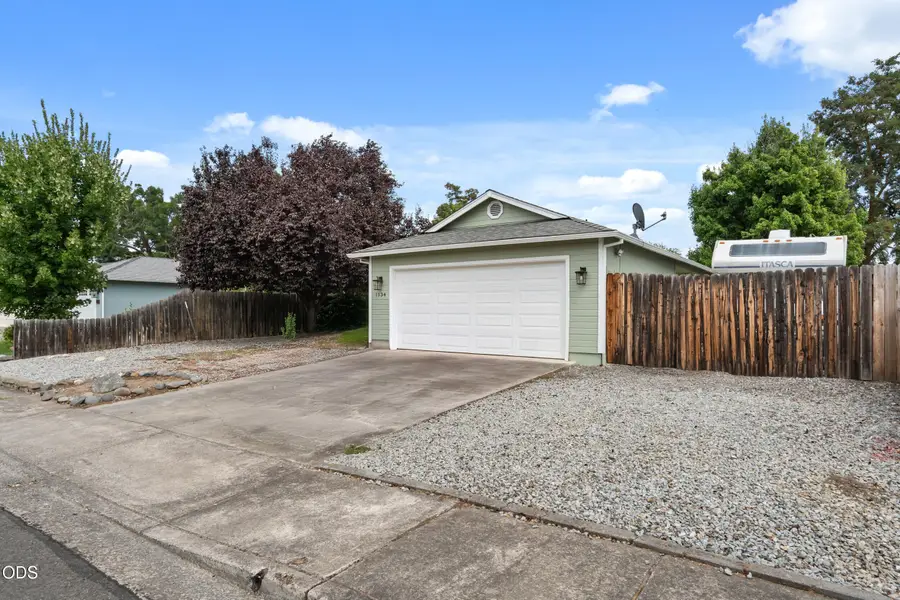 1134 Coachman Drive, Central Point, OR 97502 - #3