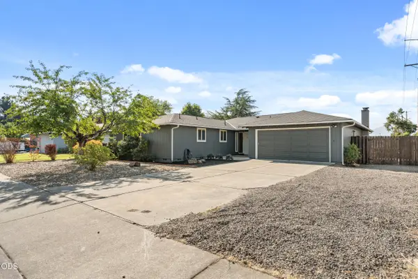 3052 Crystal Mountain Avenue, Medford, OR 97504