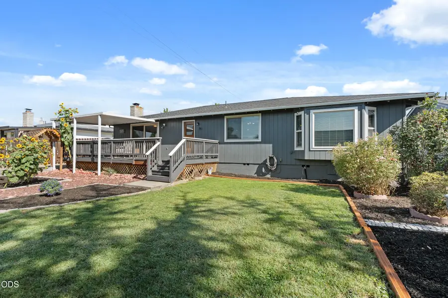 3052 Crystal Mountain Avenue, Medford, OR 97504 - #3