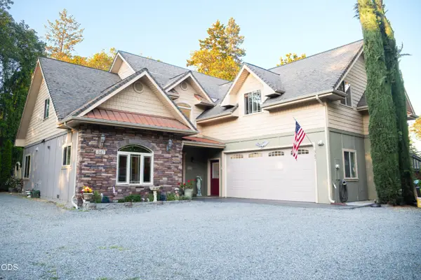 347 Peckerwood Lane, Grants Pass, OR 97527
