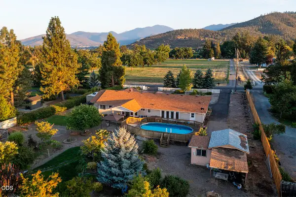 1850 Camp Baker Road, Medford, OR 97501