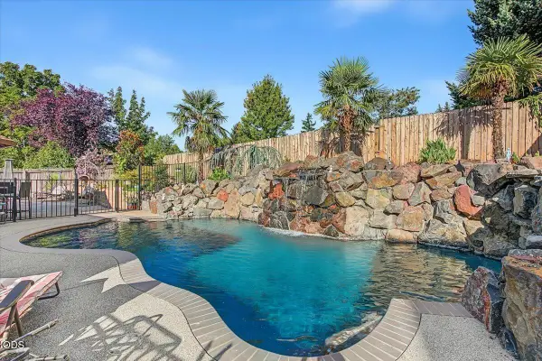 1553 Cypress Point Drive, Medford, OR 97504