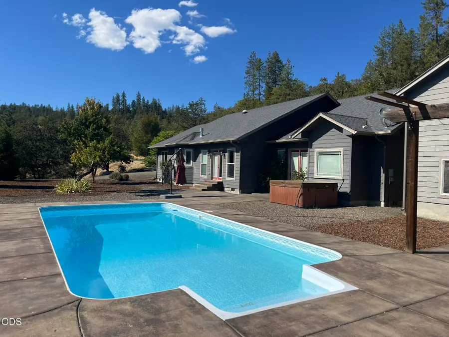 158 Rockingham Circle, Eagle Point, OR 97524 - #2