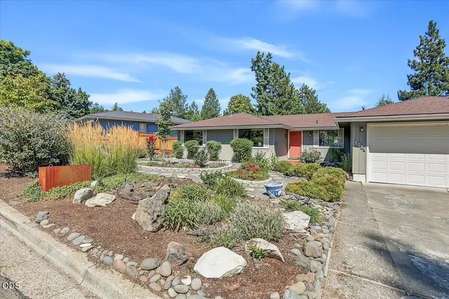 2025 Green Meadows Way, Ashland, OR 97520 - #2