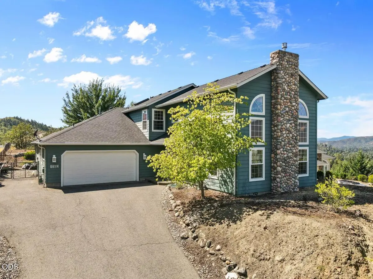 1583 Panoramic Loop, Grants Pass, OR 97527 - #1