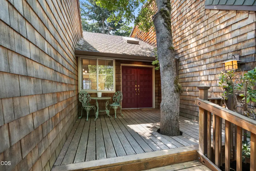 521 Sunrise Avenue, Medford, OR 97504 - #2