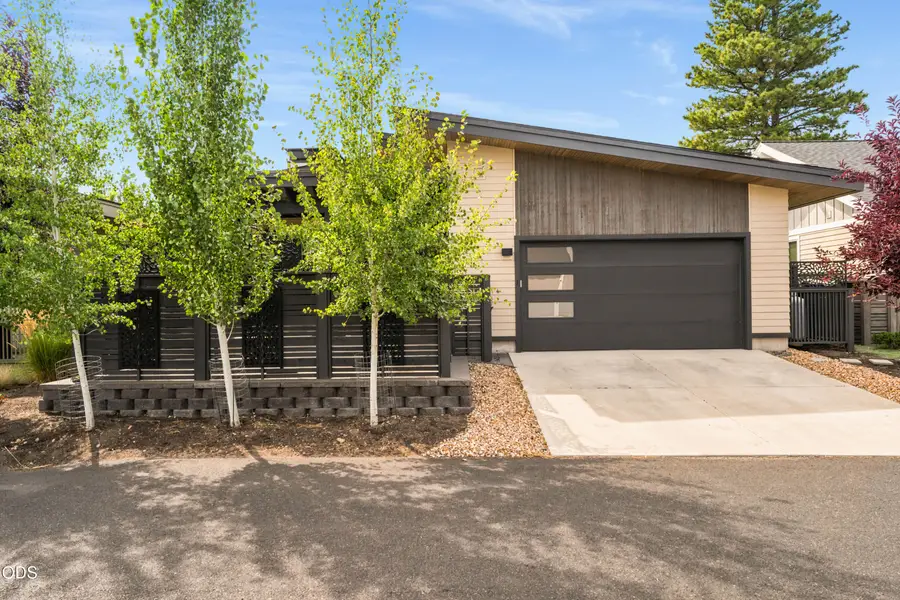 1036 N Forest Edge Drive, Sisters, OR 97759 - #2