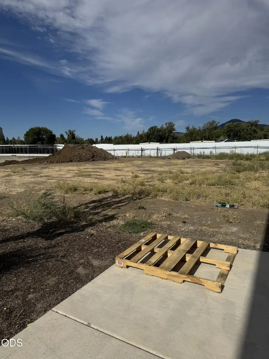260 Commercial Court, Medford, OR 97501 - #2