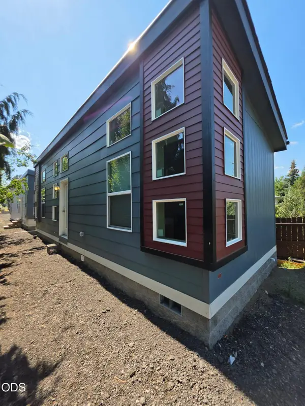 21298 NE Butler Market Road # 1, Bend, OR 97701