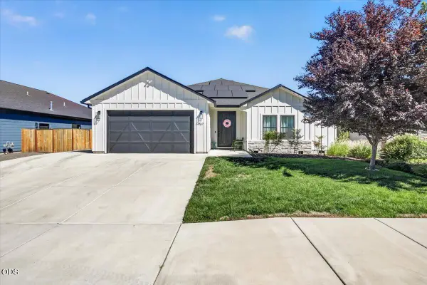 967 Arrowhead Trail, Eagle Point, OR 97524