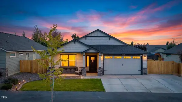 1734 NW Upas Place, Redmond, OR 97756