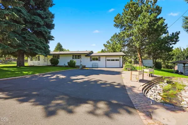 63825 Scenic Drive, Bend, OR 97703