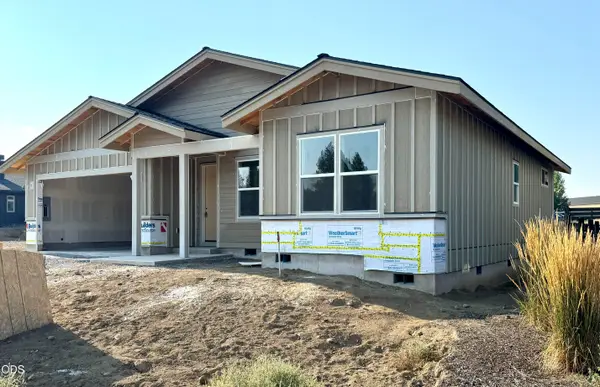 351 E Diamond Peak Avenue, Sisters, OR 97759