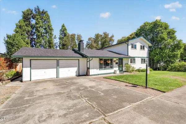 1825 Hybiscus Street, Medford, OR 97504