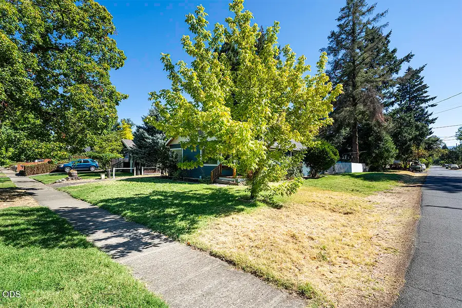 221 Vancouver Avenue, Medford, OR 97504 - #3