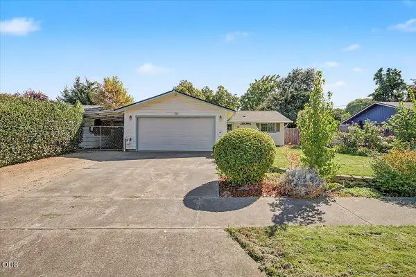 1725 Howell Avenue, Medford, OR 97501