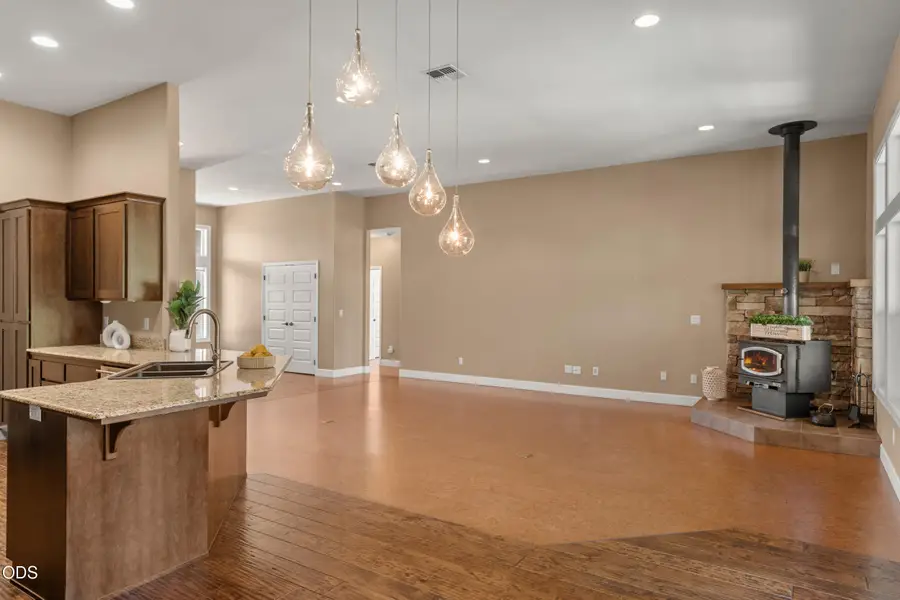 642 Sheffield Drive, Eagle Point, OR 97524 - #2