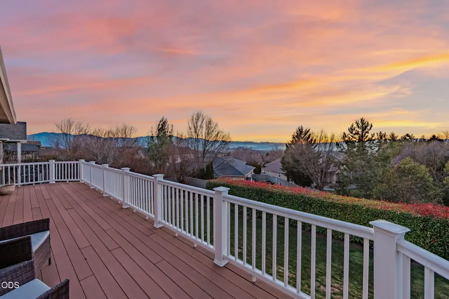 410 Lone Oak Drive, Medford, OR 97504 - #2