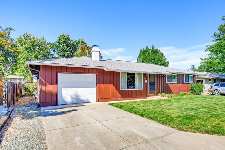 520 Elm Way, Eagle Point, OR 97524 - #2