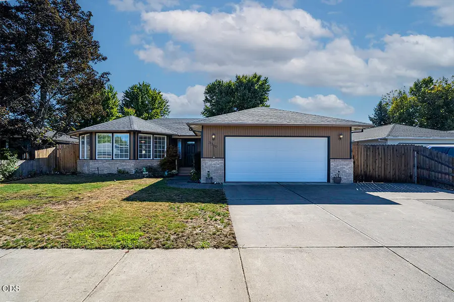 3360 Wellington Drive, Medford, OR 97504 - #2