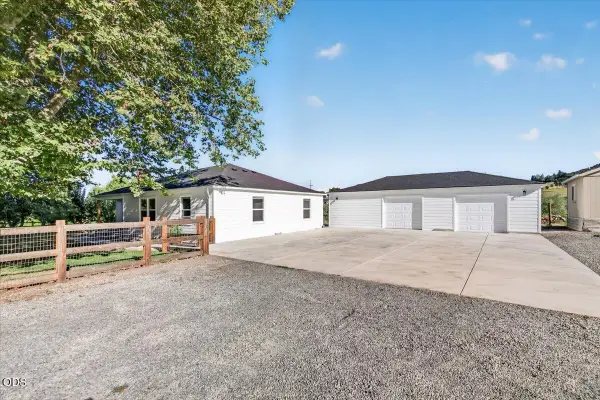 4785 Fern Valley Road, Medford, OR 97504