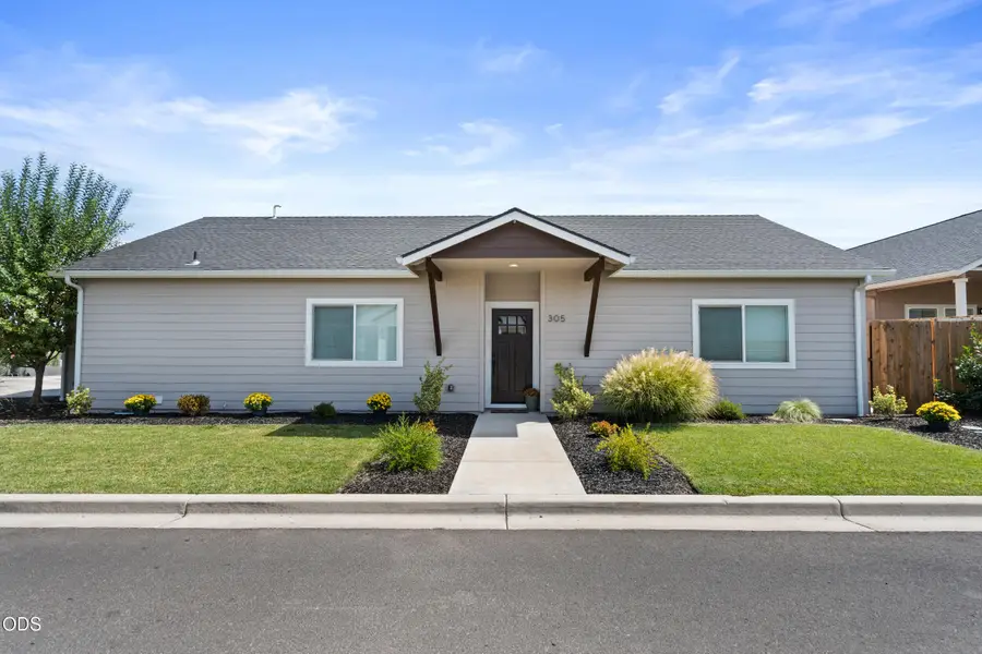 305 Moody Lane, Medford, OR 97501 - #3