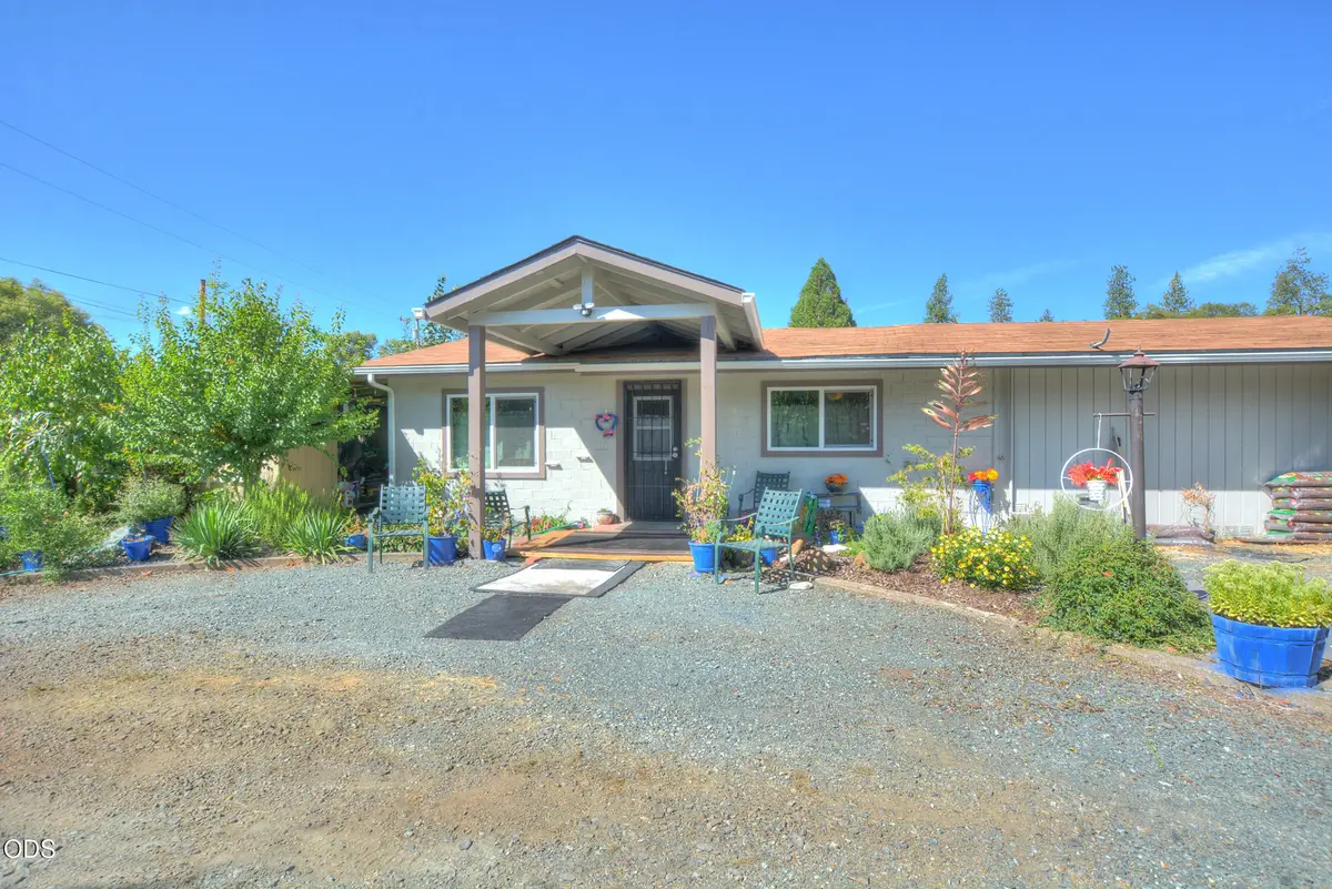204 E Rosewood Street, Grants Pass, OR 97527 - #1
