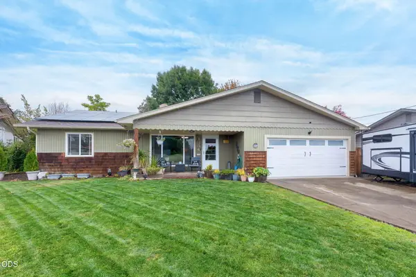 1334 SW Isham Street, Grants Pass, OR 97526