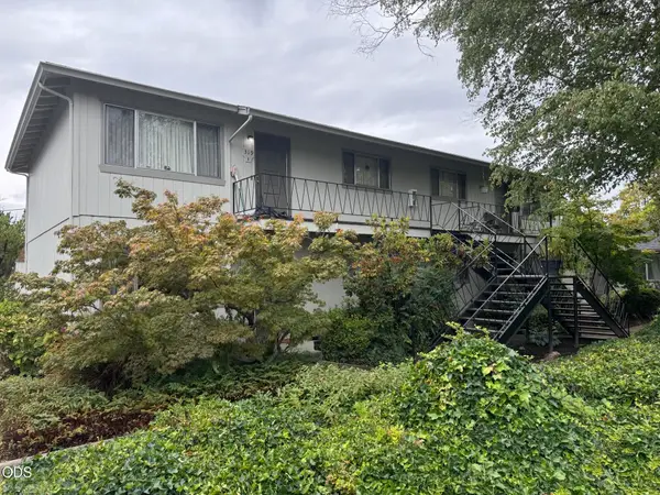 305 NE C Street, Grants Pass, OR 97526