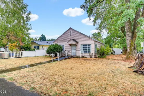 305 E Park Street, Grants Pass, OR 97527