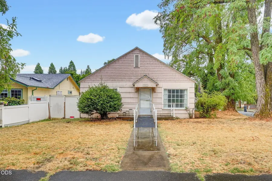 305 E Park Street, Grants Pass, OR 97527 - #2