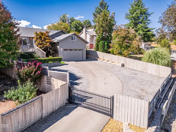 1240 Marcus Way, Grants Pass, OR 97527